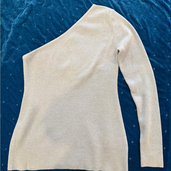 NWT Halston Heritage One Shoulder Dove Grey Sweater - Picture 2 of 4